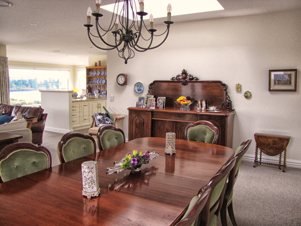 dashing-rocks-bed-and-breakfast-timaru-dining-area