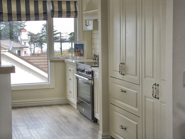 dashing-rocks-bed-and-breakfast-timaru-kitchen