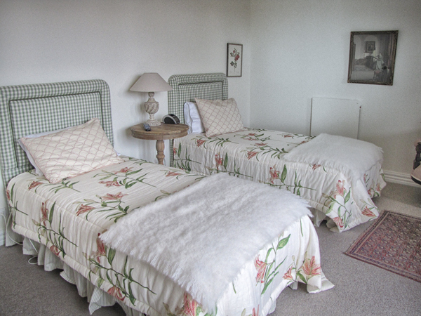 dashing-rocks-bed-and-breakfast-timaru-bedroom-2